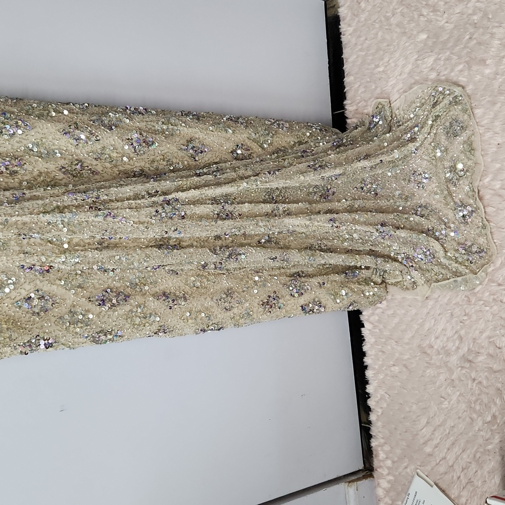 Mac Duggal Geometric Embellished Evening Gown - Picture 13 of 15